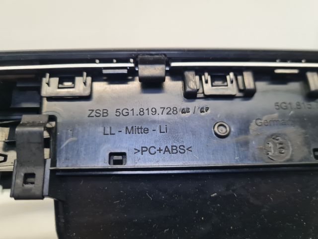 bontott VW GOLF VII Rádió / CD Keret