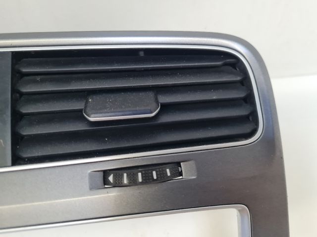 bontott VW GOLF VII Rádió / CD Keret