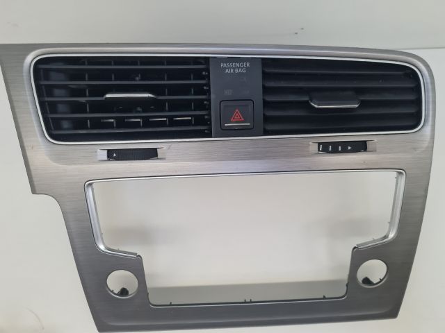 bontott VW GOLF VII Rádió / CD Keret