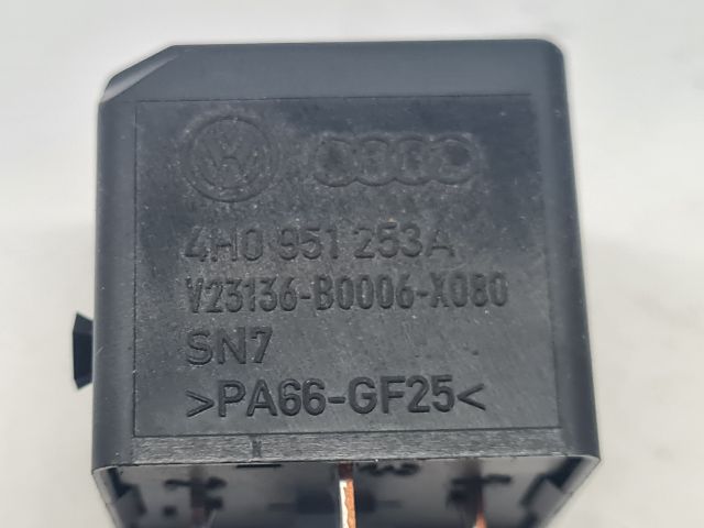 bontott VW GOLF VII Relé