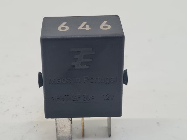 bontott VW GOLF VII Relé