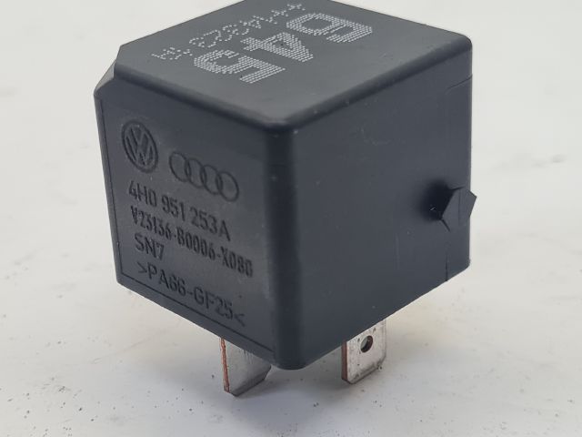 bontott VW GOLF VII Relé