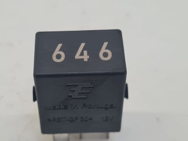 bontott VW GOLF VII Relé