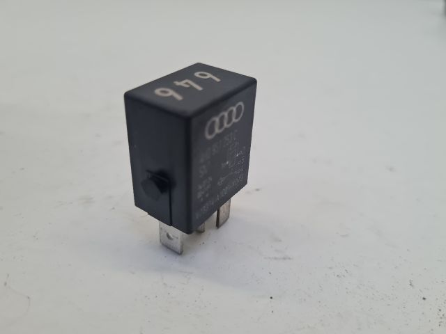 bontott VW GOLF VII Relé