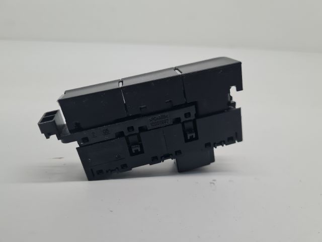 bontott VW GOLF VII Start / Stop Indító Gomb