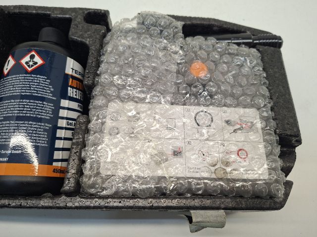 bontott VW GOLF VII Szerszámkészlet