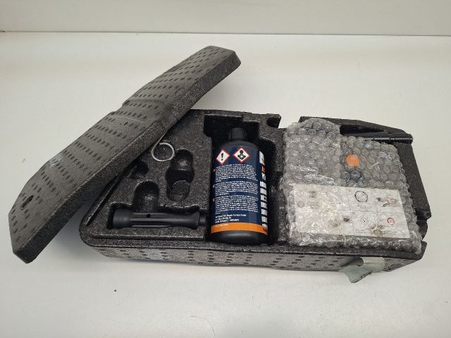 bontott VW GOLF VII Szerszámkészlet