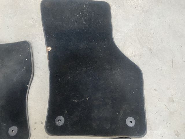 bontott VW GOLF VII Szőnyeg Szett