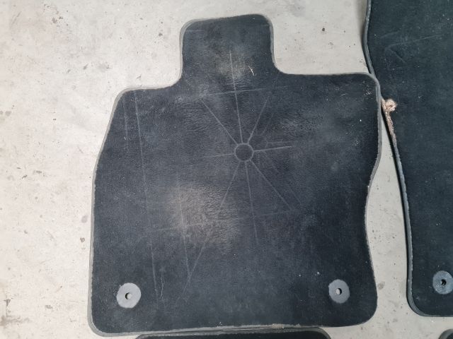 bontott VW GOLF VII Szőnyeg Szett