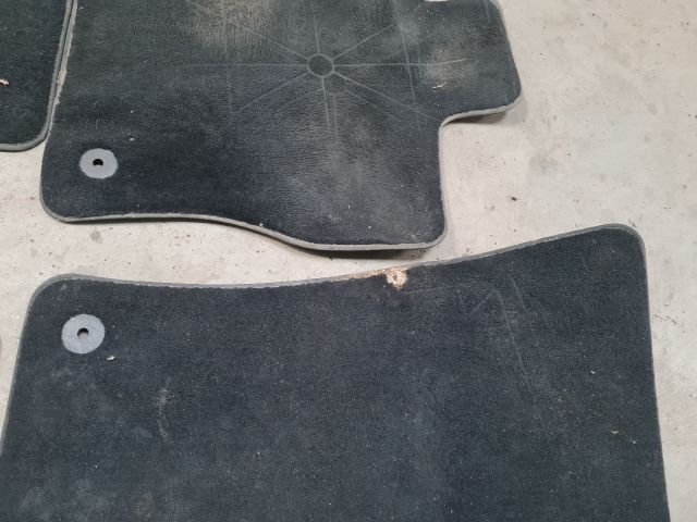 bontott VW GOLF VII Szőnyeg Szett