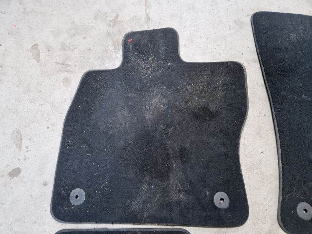 bontott VW GOLF VII Szőnyeg Szett