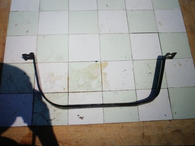 bontott VW GOLF VII Tank Tartó Pánt