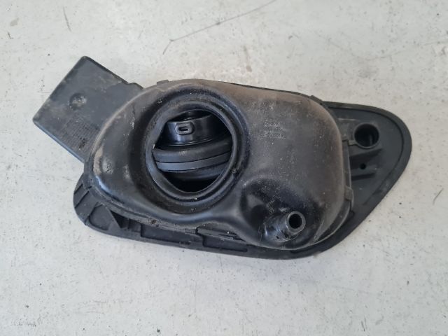 bontott VW GOLF VII Tankajtó