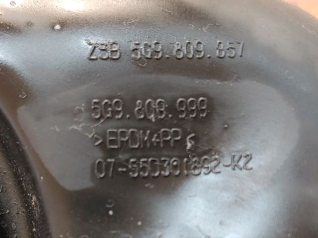 bontott VW GOLF VII Tankajtó