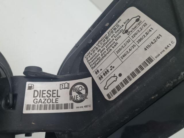 bontott VW GOLF VII Tankajtó