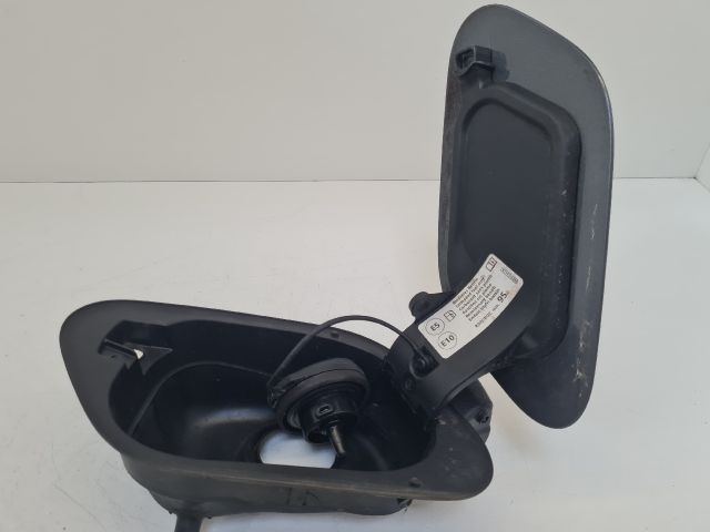 bontott VW GOLF VII Tankajtó