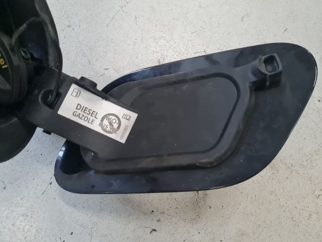 bontott VW GOLF VII Tankajtó