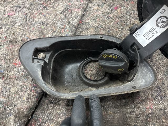 bontott VW GOLF VII Tankajtó