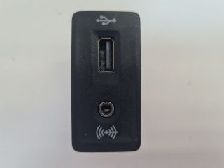 bontott VW GOLF VII USB Aljzat