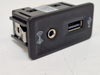 bontott VW GOLF VII USB Aljzat