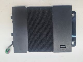 bontott VW GOLF VII USB Aljzat