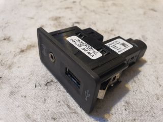 bontott VW GOLF VII USB Aljzat