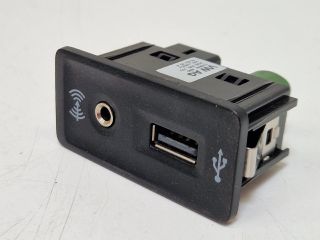 bontott VW GOLF VII USB Aljzat
