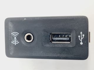 bontott VW GOLF VII USB Aljzat