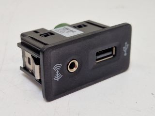 bontott VW GOLF VII USB Aljzat