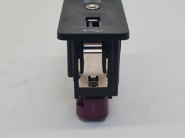 bontott VW GOLF VII USB Aljzat