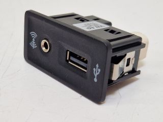 bontott VW GOLF VII USB Aljzat