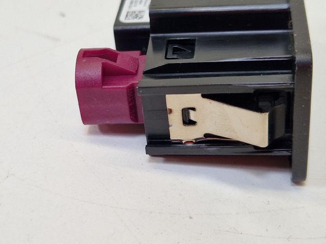 bontott VW GOLF VII USB Aljzat