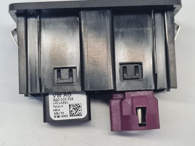 bontott VW GOLF VII USB Aljzat