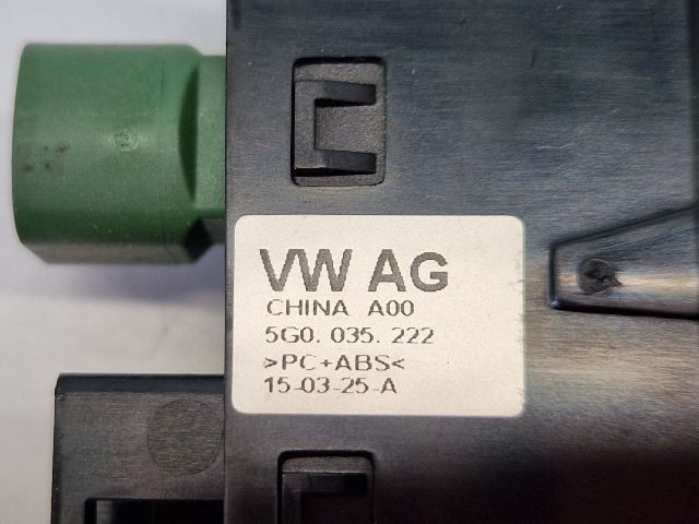 bontott VW GOLF VII USB Aljzat