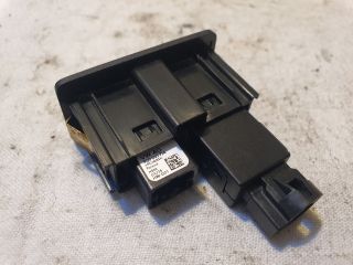 bontott VW GOLF VII USB Aljzat
