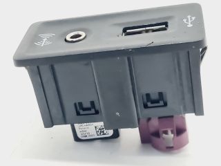 bontott VW GOLF VII USB Aljzat