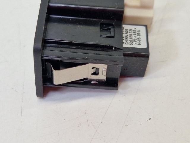 bontott VW GOLF VII USB Aljzat