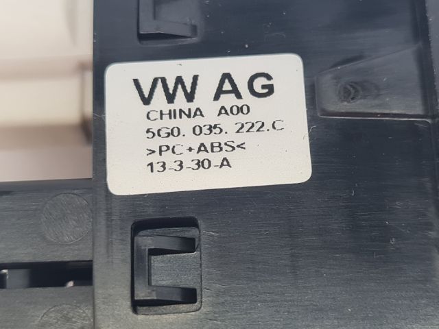 bontott VW GOLF VII USB Aljzat