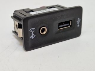 bontott VW GOLF VII USB Aljzat