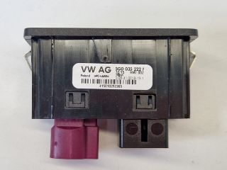 bontott VW GOLF VII USB Aljzat