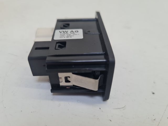 bontott VW GOLF VII USB Aljzat