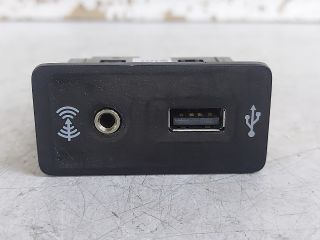 bontott VW GOLF VII USB Aljzat