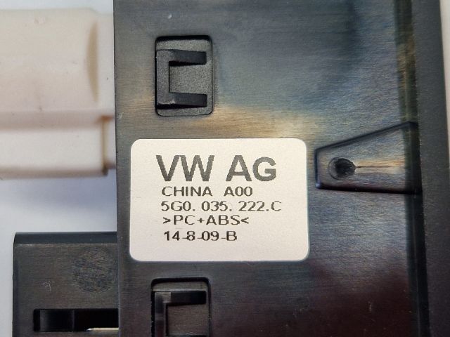 bontott VW GOLF VII USB Aljzat