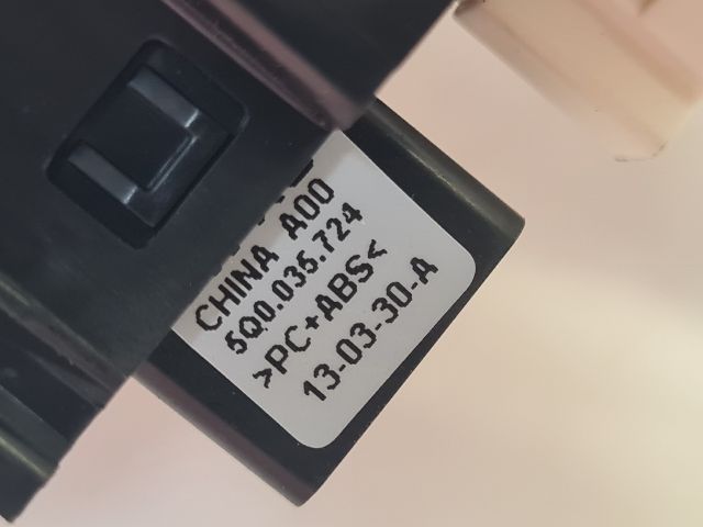 bontott VW GOLF VII USB Aljzat