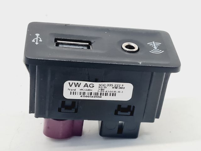 bontott VW GOLF VII USB Aljzat