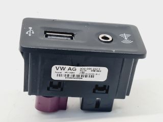 bontott VW GOLF VII USB Aljzat