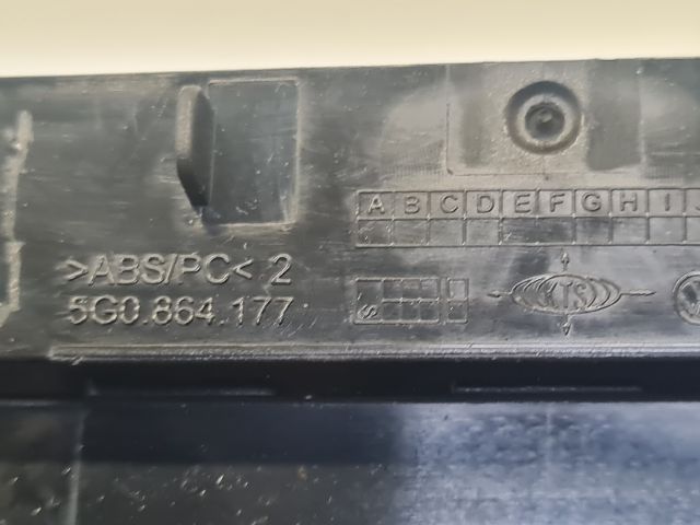 bontott VW GOLF VII USB Aljzat