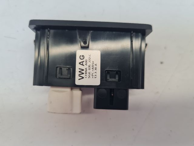 bontott VW GOLF VII USB Aljzat