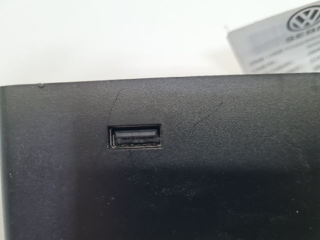 bontott VW GOLF VII USB Aljzat