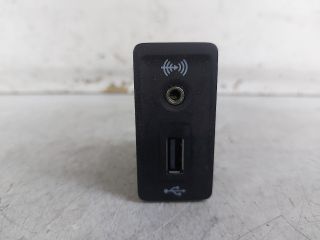 bontott VW GOLF VII USB Aljzat